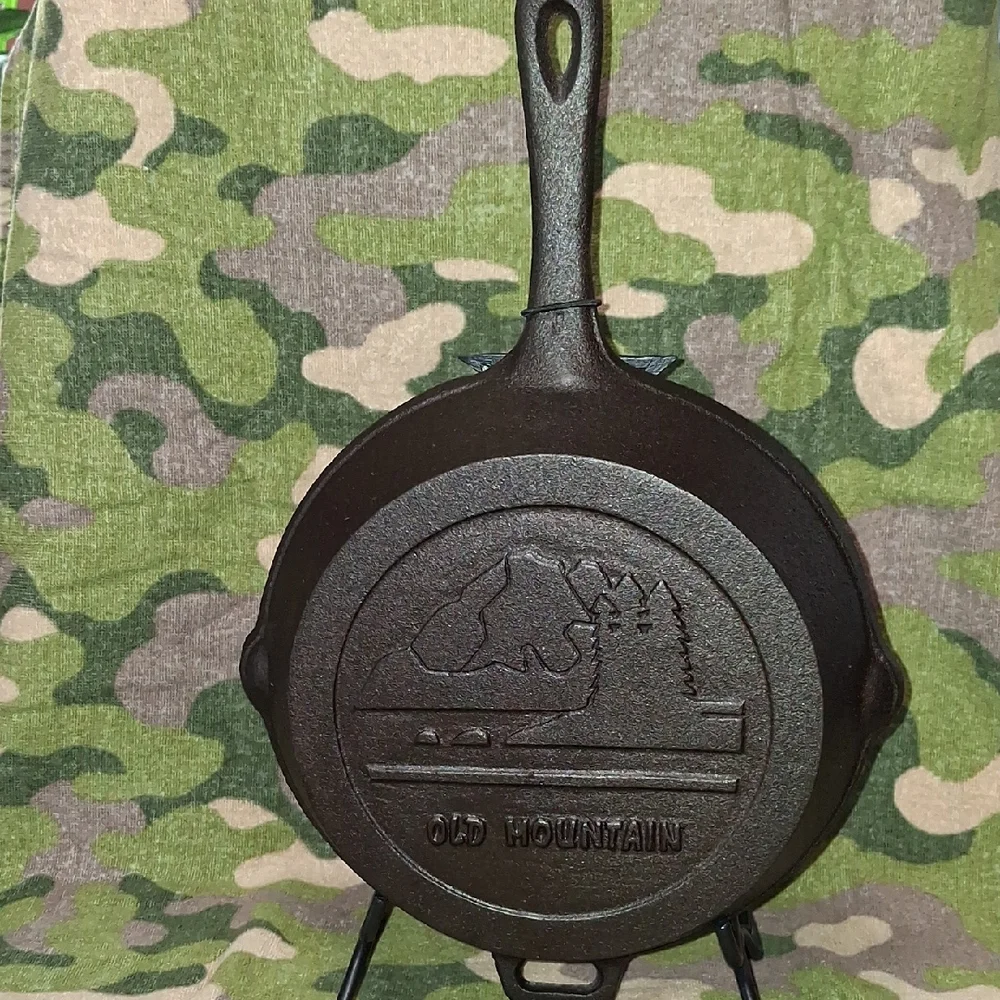 Cast Iron Skillet - Old Mountain Cast Iron Skillet - Picture 1 of 3